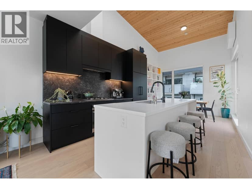 201 650 E 2ND STREET, North Vancouver, photo 8