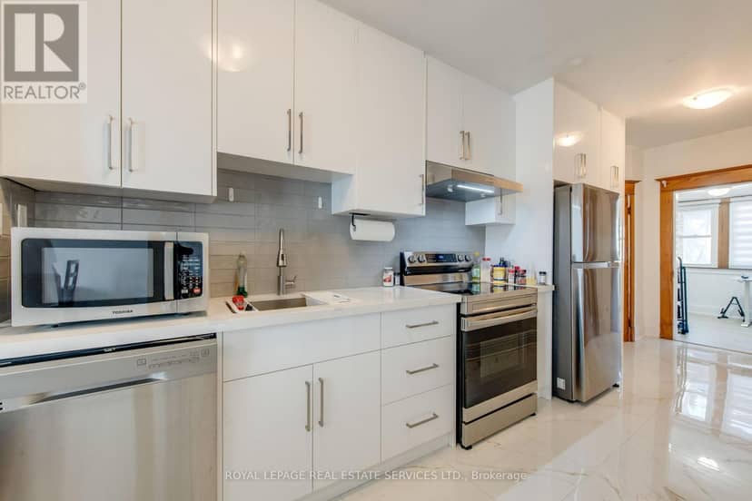 18 Shorncliffe Avenue — photo 15 of 21
