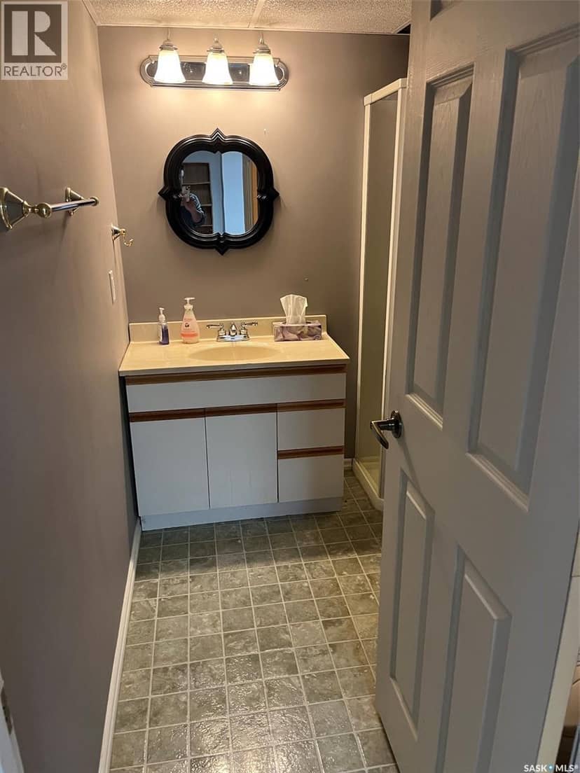 404 Petterson DRIVE — photo 15 of 17