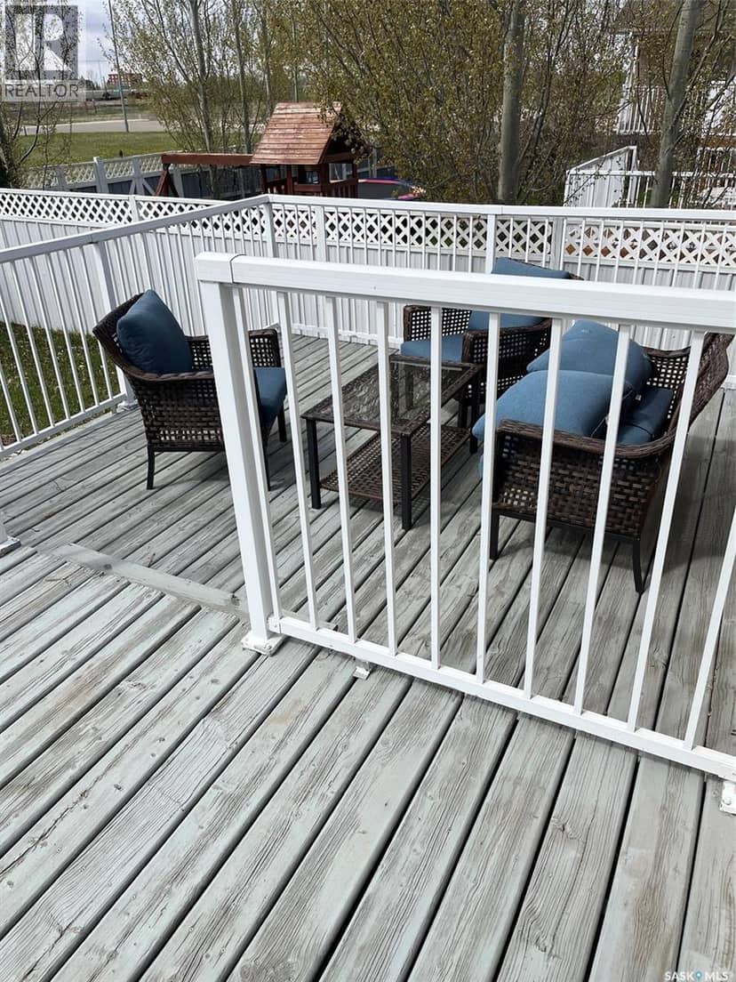 404 Petterson DRIVE — photo 16 of 17