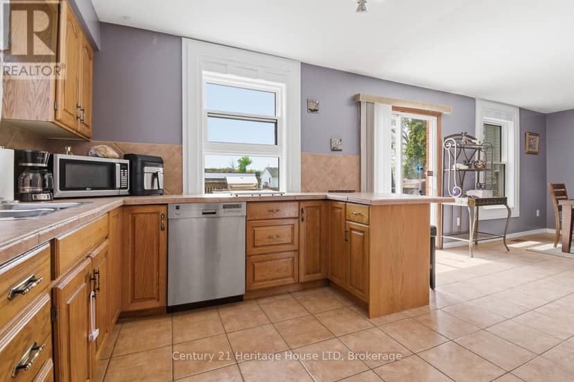 6864 Sunrise Court — photo 11 of 40