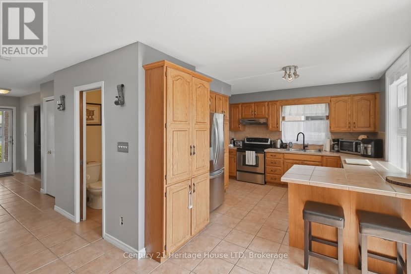 6864 Sunrise Court — photo 14 of 40