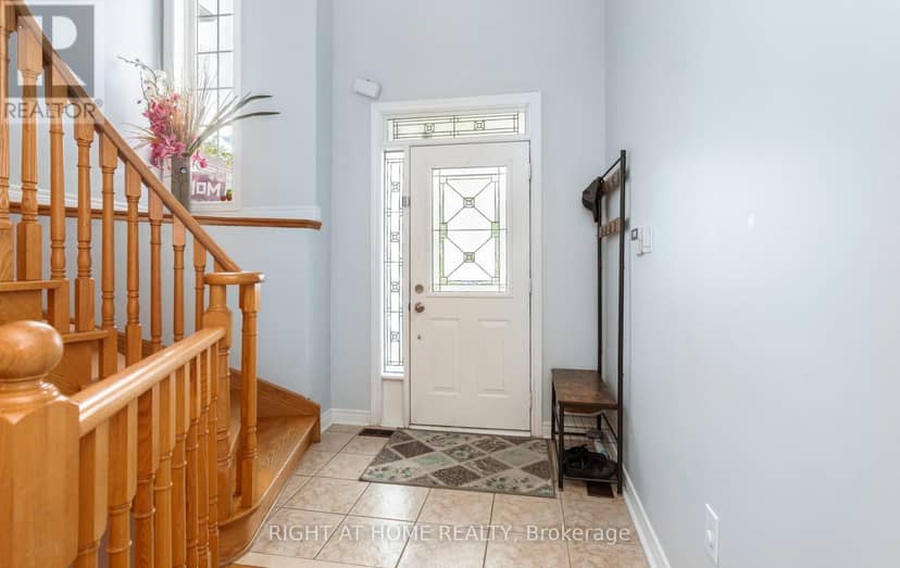3852 Bloomington Crescent — photo 4 of 40