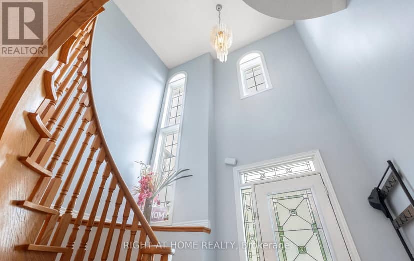 3852 Bloomington Crescent — photo 5 of 40