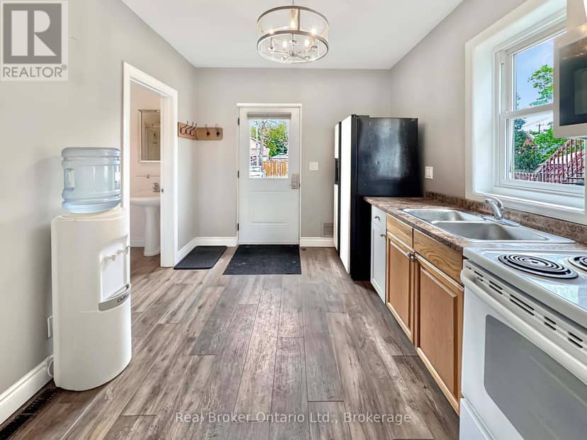273 Brant Avenue — photo 11 of 25