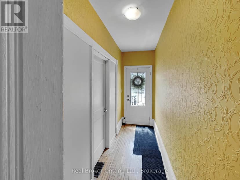 273-275 Brant Avenue — photo 22 of 39