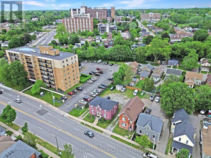 273-275 Brant Avenue — photo 36 of 39