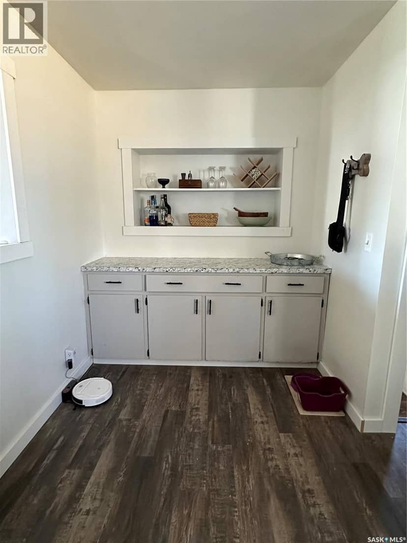8368 Howard AVENUE — photo 10 of 27
