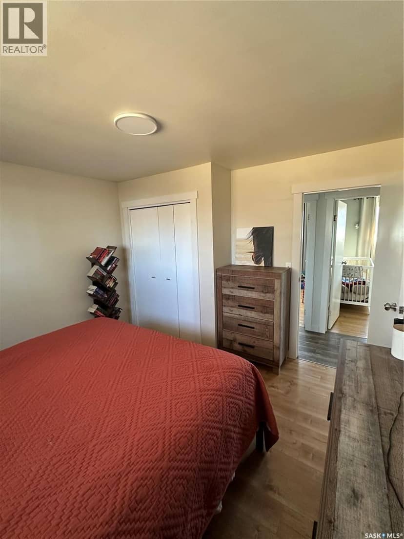 8368 Howard AVENUE — photo 14 of 27