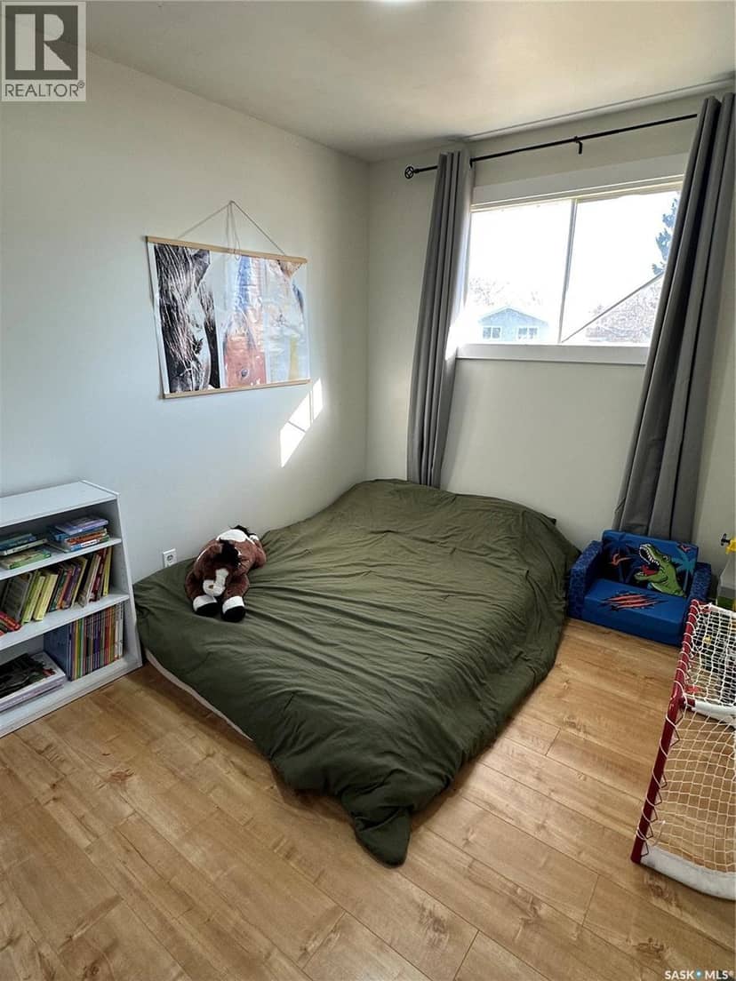 8368 Howard AVENUE — photo 16 of 27