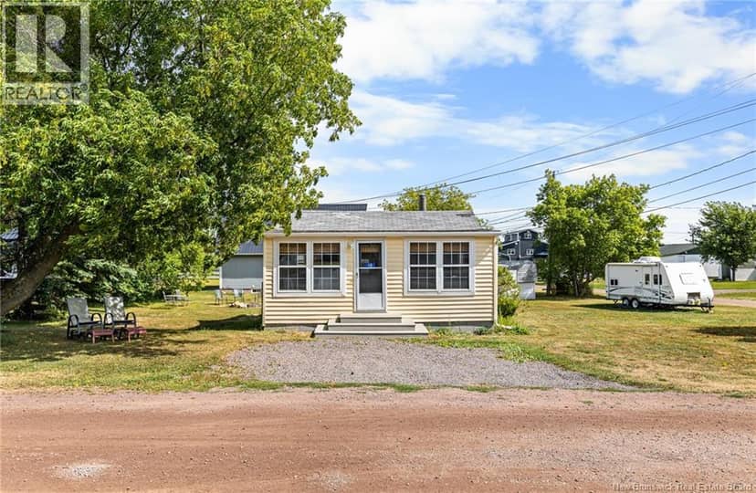 18 Pelican Avenue — photo 1 of 33