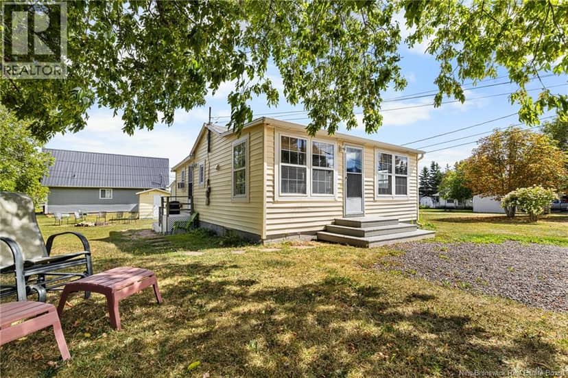 18 Pelican Avenue — photo 2 of 33
