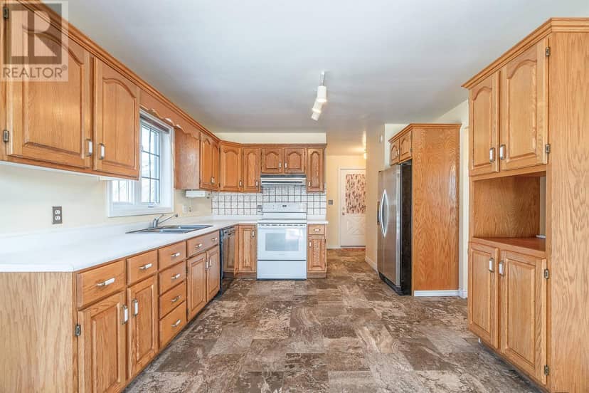 22 DOC BLANCHARD Crescent — photo 12 of 38