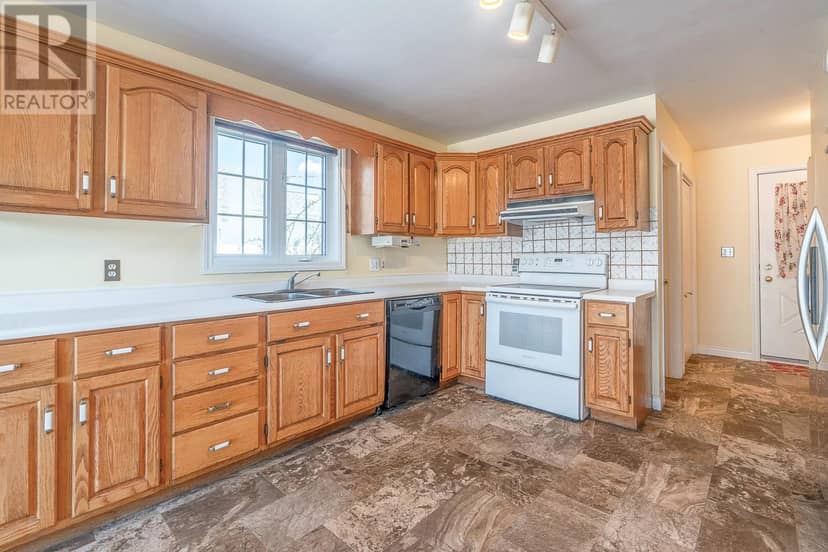 22 DOC BLANCHARD Crescent — photo 14 of 38