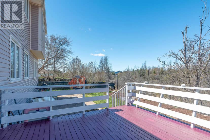 22 DOC BLANCHARD Crescent — photo 16 of 38