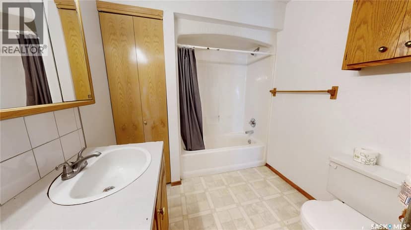 105 Pipestone AVENUE — photo 14 of 38