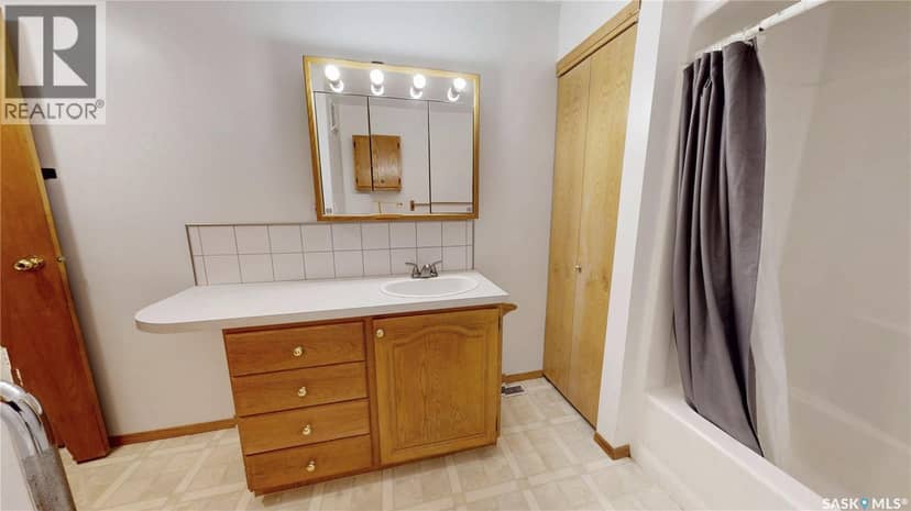 105 Pipestone AVENUE — photo 15 of 38