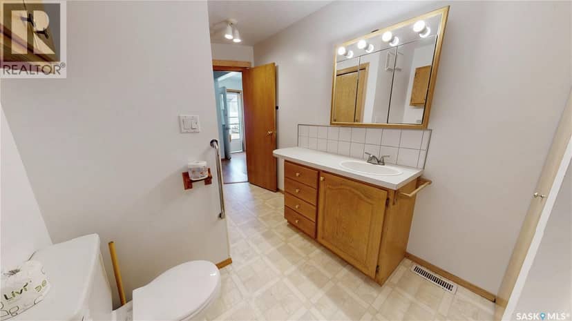 105 Pipestone AVENUE — photo 16 of 38