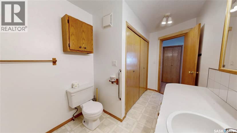 105 Pipestone AVENUE — photo 17 of 38