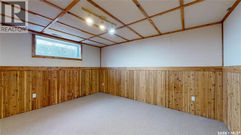 105 Pipestone AVENUE — photo 29 of 38