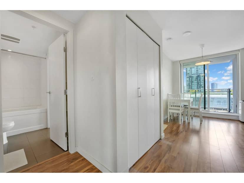 1808 13325 102A AVENUE, Surrey, photo 2