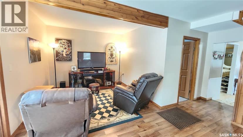 24 Railway AVENUE — photo 14 of 29