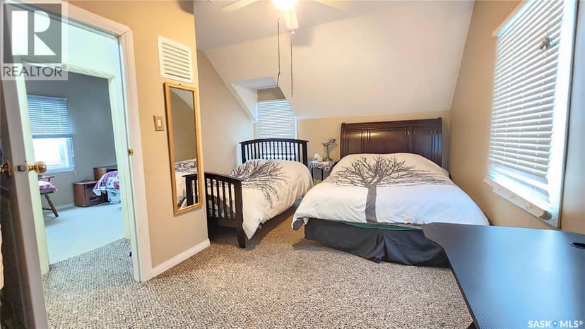 24 Railway AVENUE — photo 18 of 29