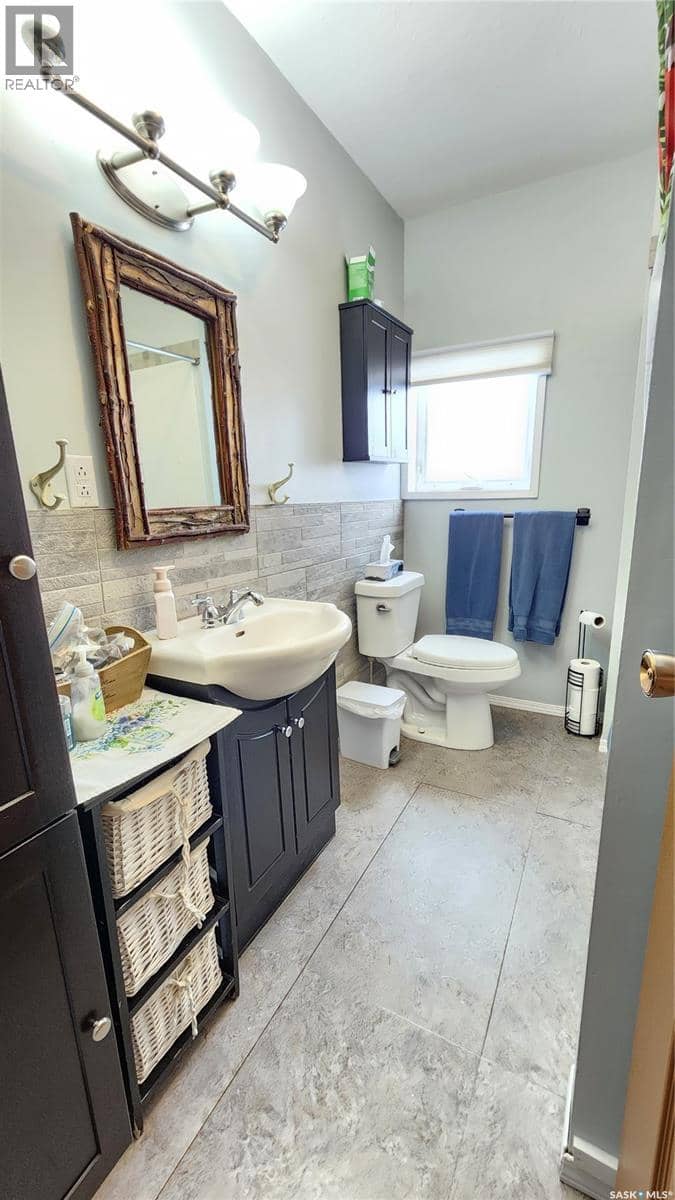 24 Railway AVENUE — photo 9 of 29