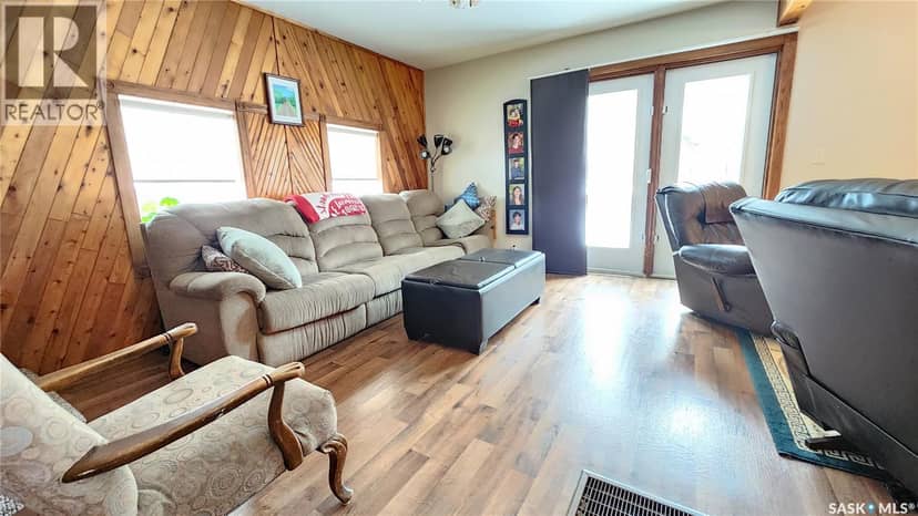 24 Railway AVENUE — photo 11 of 29