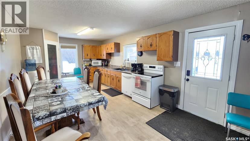 24 Railway AVENUE — photo 6 of 29