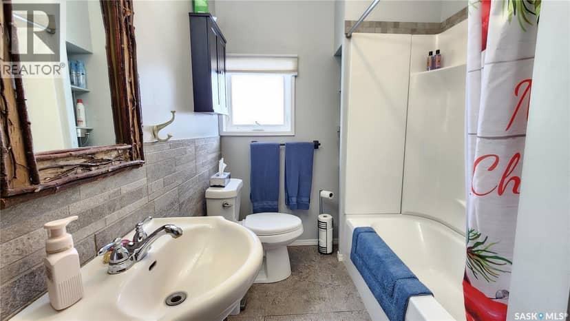 24 Railway AVENUE — photo 10 of 29