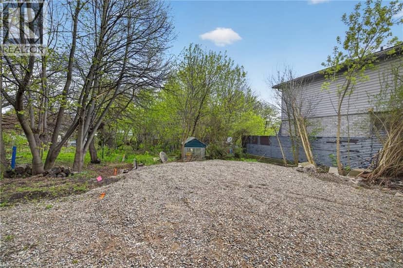 121 ELIZABETH Street — photo 10 of 21