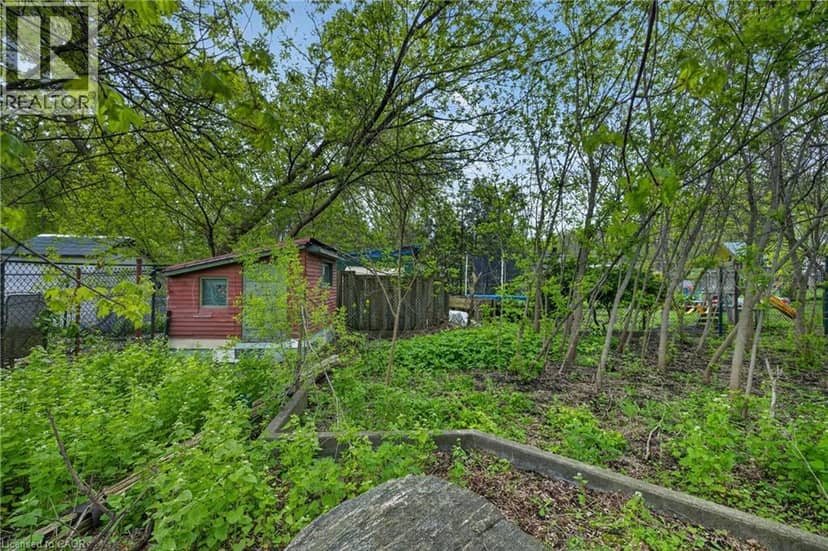 121 ELIZABETH Street — photo 13 of 21