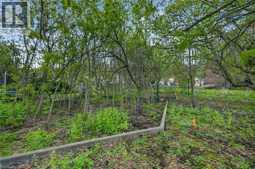 121 ELIZABETH Street — photo 16 of 21