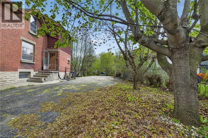 121 ELIZABETH Street — photo 8 of 21