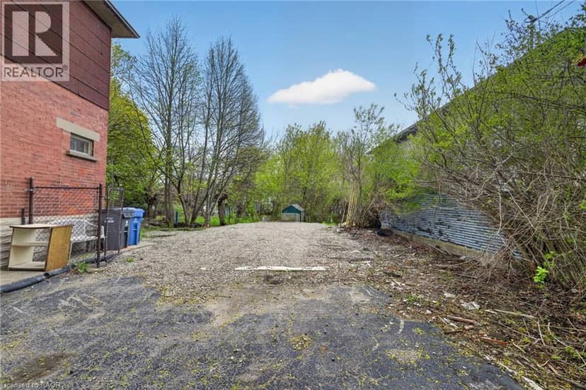 121 ELIZABETH Street — photo 9 of 21