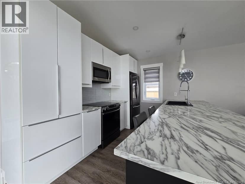 212 2ieme rue — photo 3 of 20