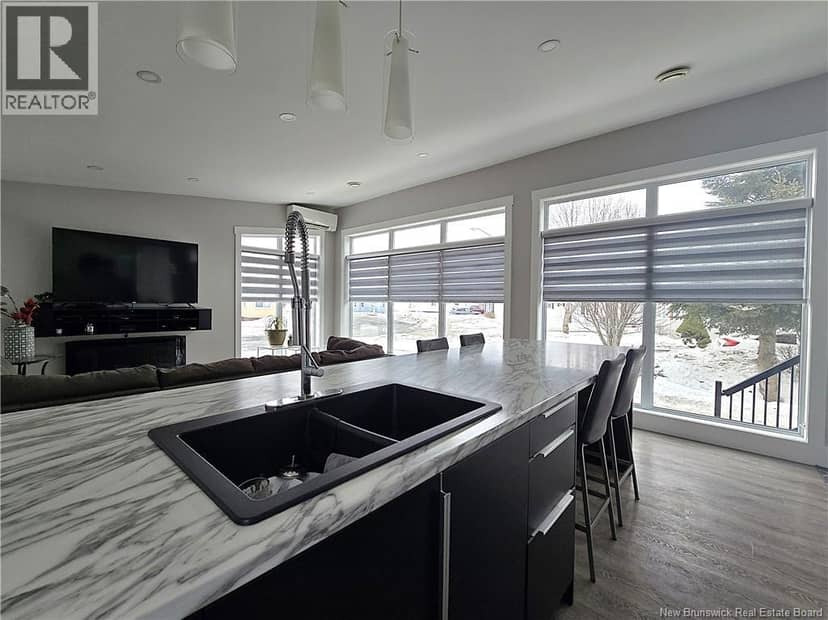 212 2ieme rue — photo 4 of 20