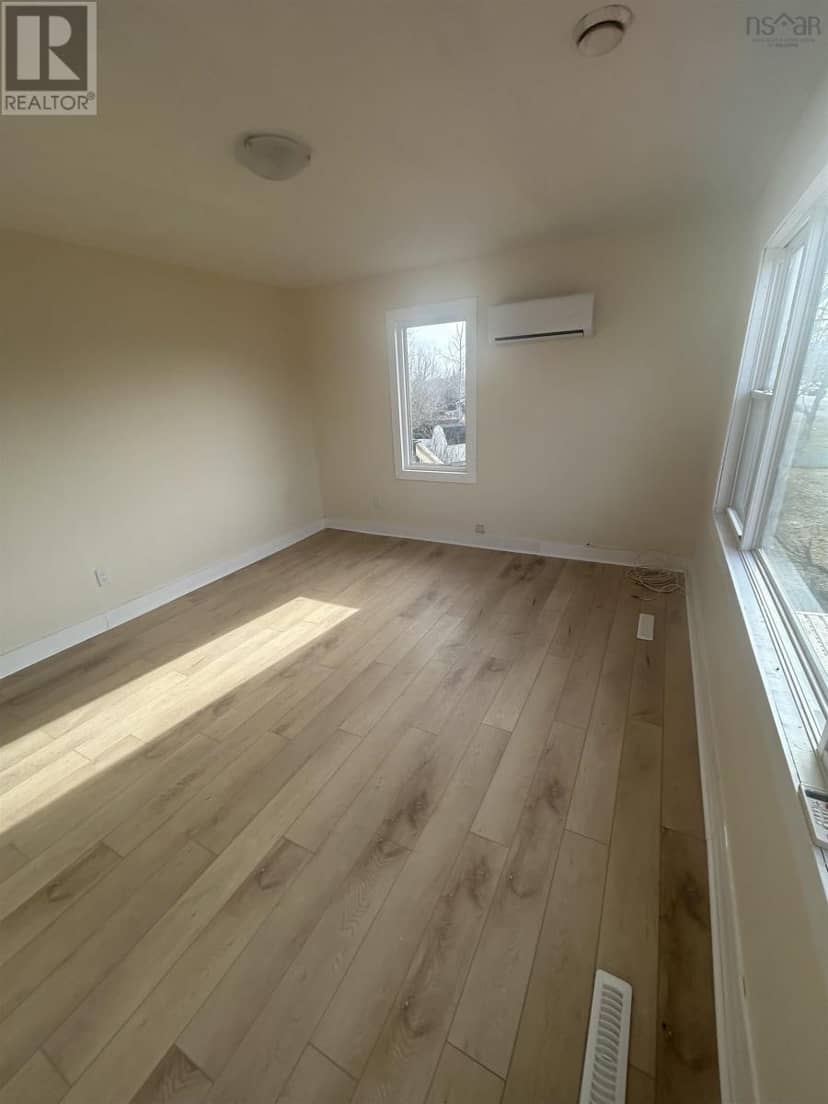 721 Highway 2, Elmsdale, photo 8