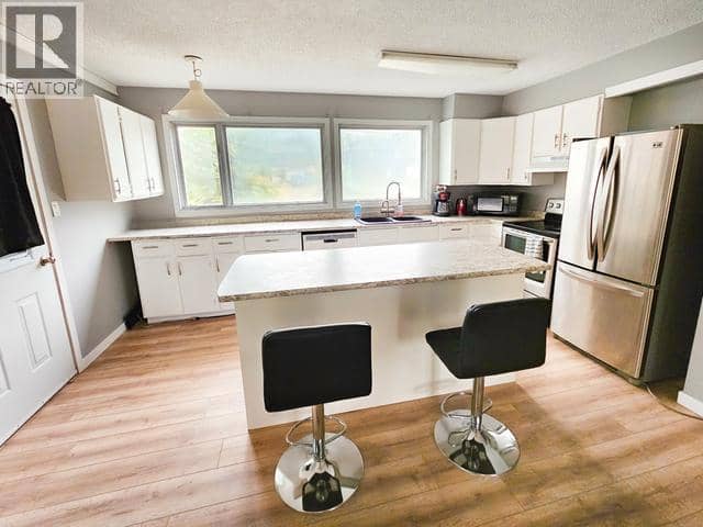 620 Yates Crescent — photo 10 of 25