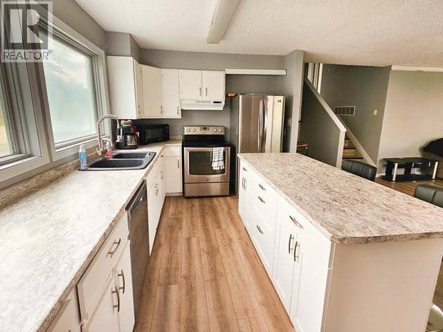 620 Yates Crescent — photo 11 of 25