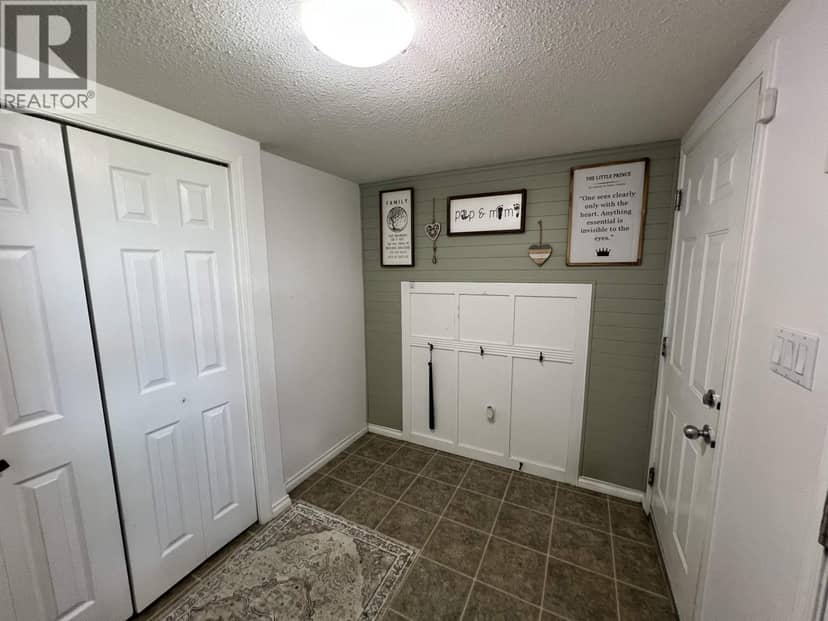 5201 HALLMARK CRESCENT, Fort Nelson, photo 2