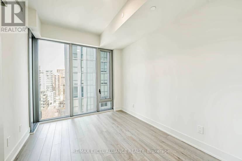 1002 - 8 Cumberland Street — photo 17 of 40