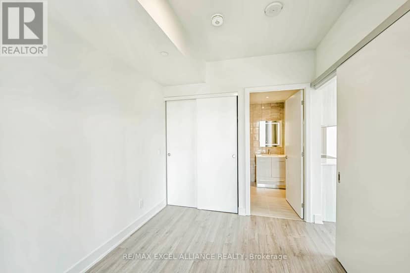 1002 - 8 Cumberland Street — photo 18 of 40