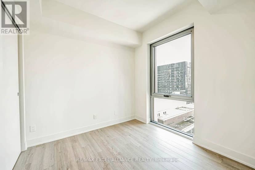 1002 - 8 Cumberland Street — photo 20 of 40