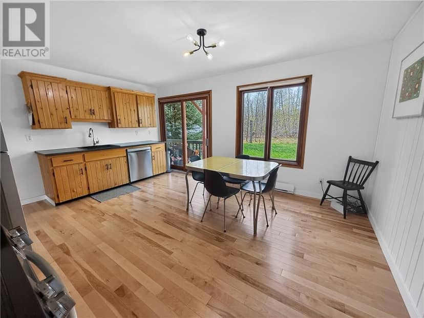 76 Lilly Crescent — photo 12 of 40