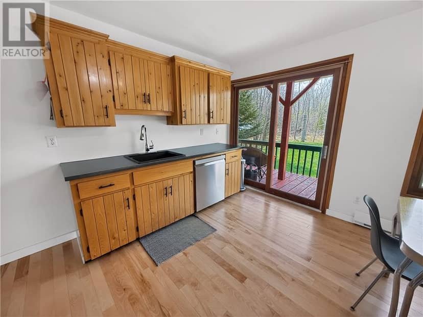 76 Lilly Crescent — photo 16 of 40