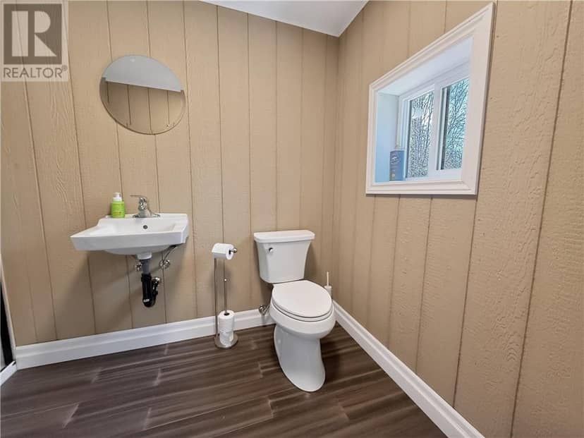 76 Lilly Crescent — photo 22 of 40