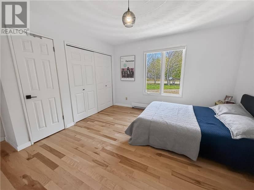 76 Lilly Crescent — photo 25 of 40