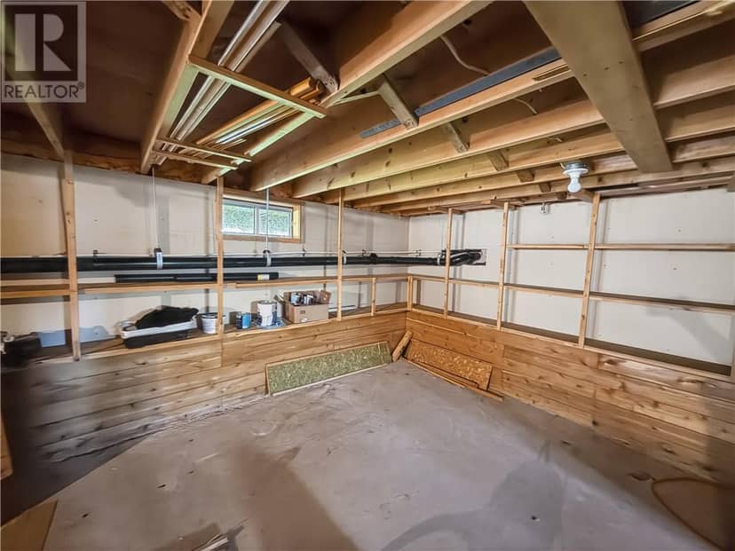 76 Lilly Crescent — photo 32 of 40